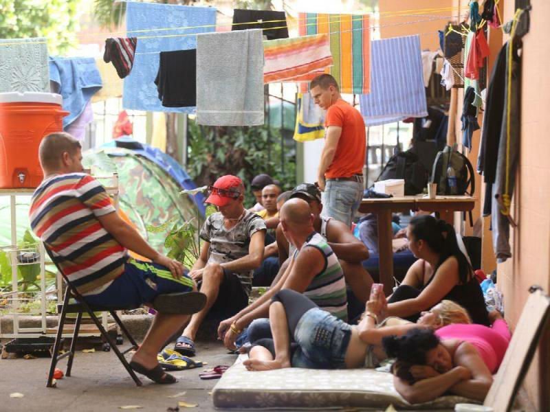 72 inmigrantes cubanos fueron trasladados hacia Paso Canoas