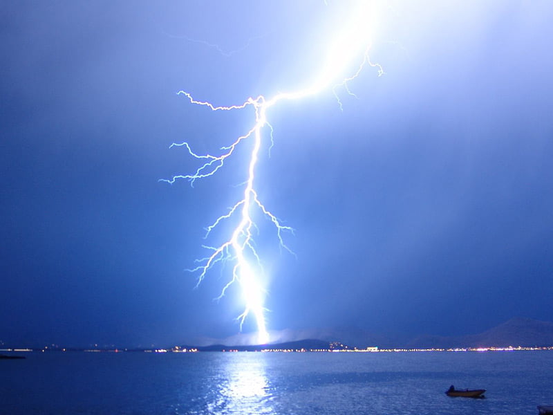Dos menores murieron impactados por un rayo en Barú