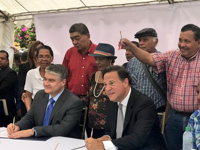 Varela firma ley de décimos caídos y afirma que «reconciliará el país»