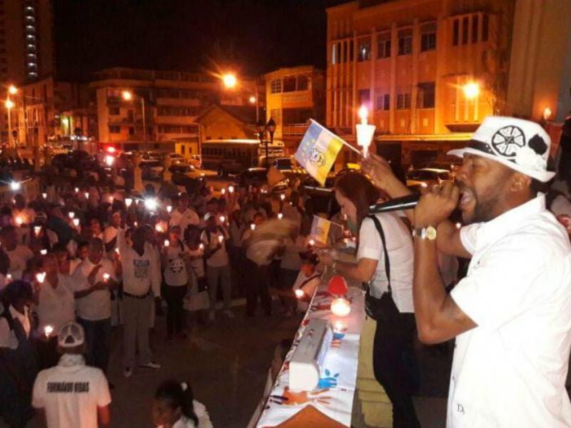 Celebraron una vigilia por la paz y contra la violencia en Colón