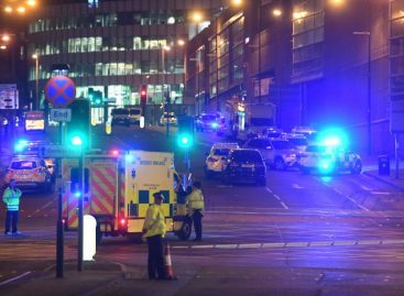 May condenó el horrible atentado terrorista en Manchester
