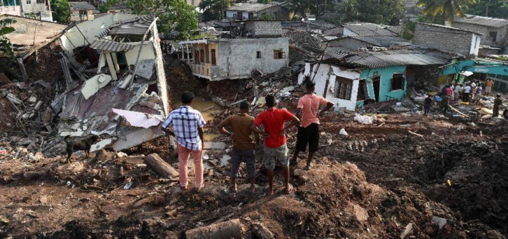 Aumentan a 91 los fallecidos por inundaciones y avalanchas en Sri Lanka