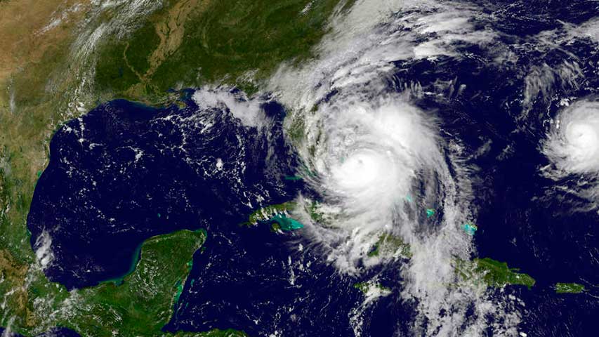 Tormenta Adrián avanza hacia noroeste y se debilita en el Pacífico