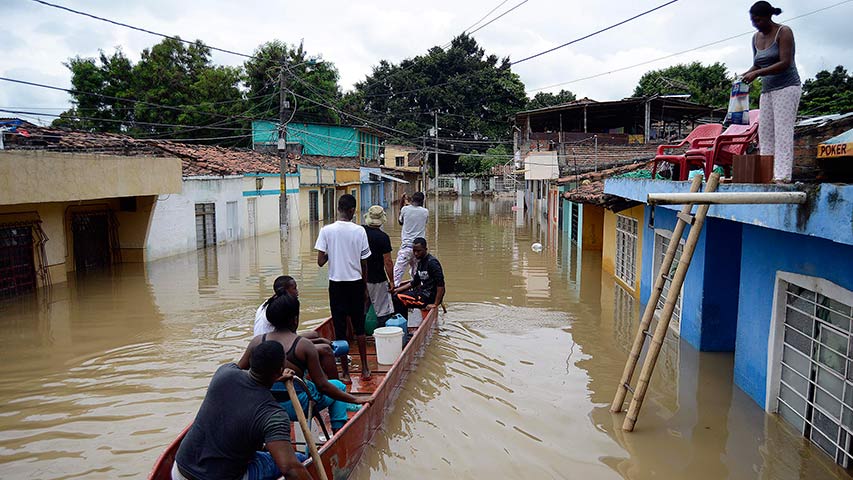 Una mujer y dos menores de edad mueren por deslizamiento de tierra en Bogotá