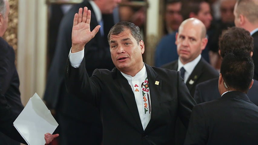 Presidente Correa llegó a Argentina para recibir honoris causa en universidad