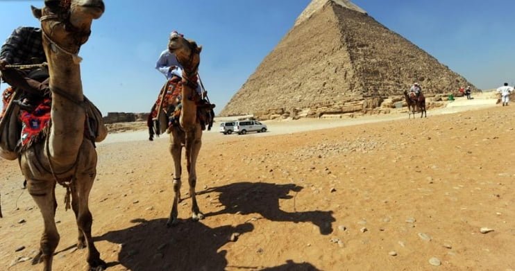 Egipto formará a trabajadores del turismo en las pirámides de Giza