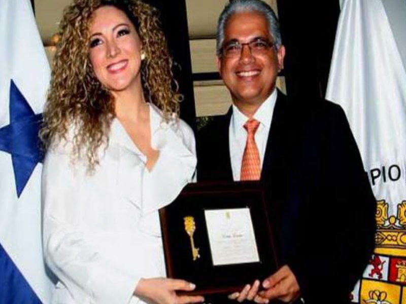 Entregan las llaves de la ciudad de Panamá a la compositora de «Despacito»
