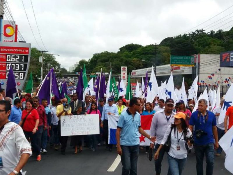 Universidad de Panamá protesta en defensa de la autonomía (Fotos y Video)