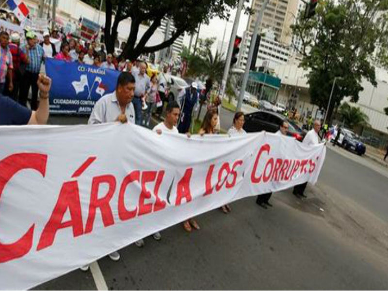 Así marcharon para exigir la renuncia de Porcell: «Es una negligente» (+Video)