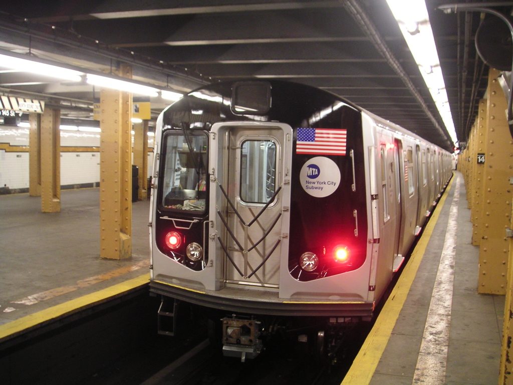 Tren del metro de Nueva York se descarriló este martes
