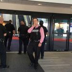 FBI investiga ataque en aeropuerto de Michigan como acto de terrorismo