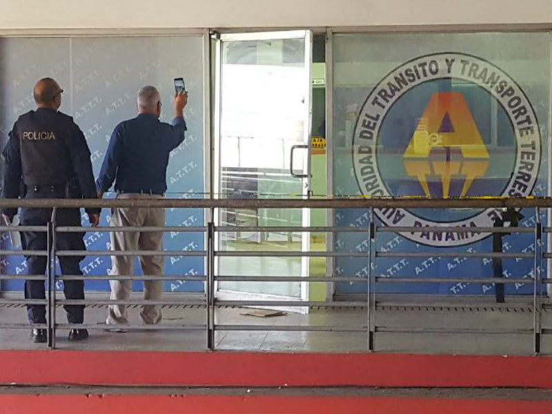 Investigan el robo 5 mil dólares de la sede de la ATTT en Colón