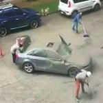 ¡Qué peligro! Mezcla de concreto cayó sobre un auto en el área de Paitilla