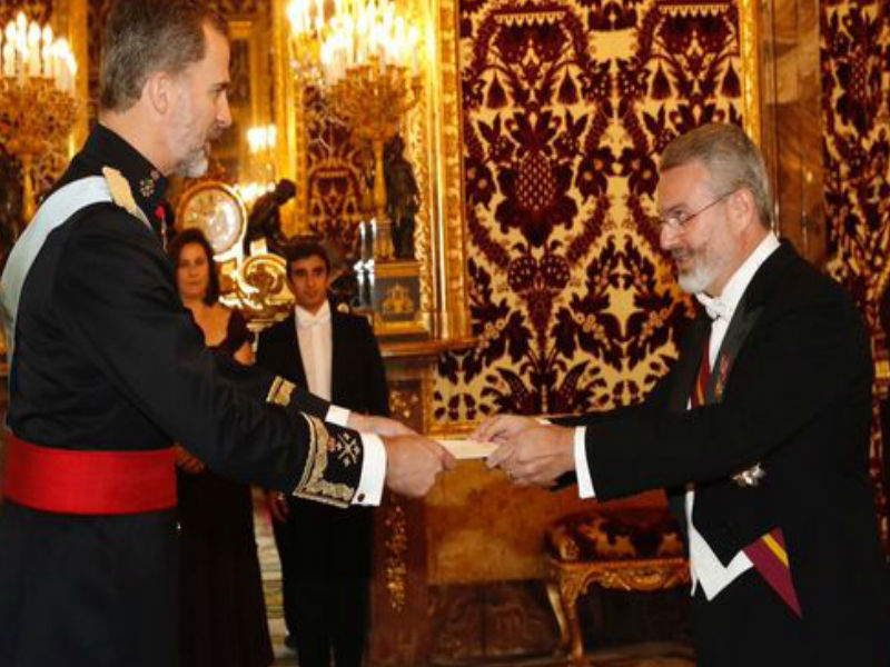 Rey de España recibe credenciales de embajador de Panamá Miltón Henríquez