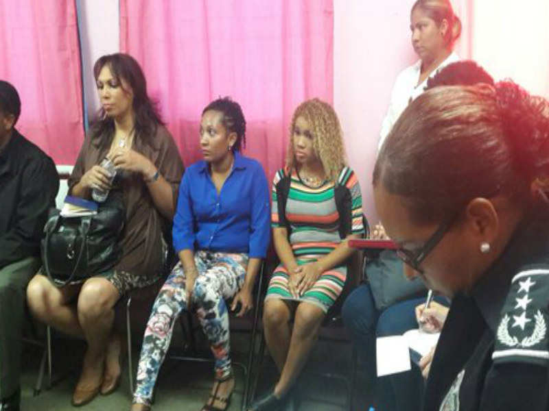 Voceras de trabajadoras sexuales se reúnen con la Policía Nacional