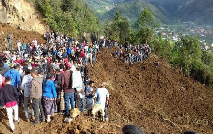Subieron a 12 los muertos por deslizamiento de tierra en Guatemala