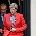 Theresa May descartó renunciar tras perder mayoría absoluta