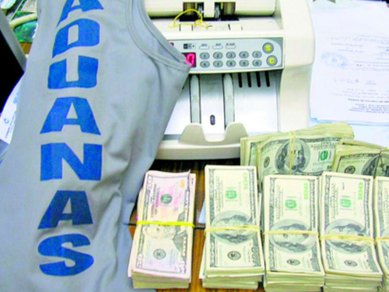 Decomisan casi 10 mil dólares y mercancía no declarada a venezolanos