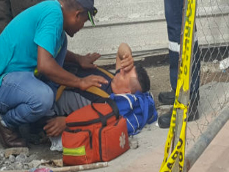 Se salvó de una caída desde 24 pies de altura en Colón