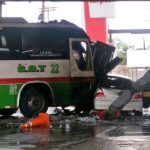Bus choca contra estación de gasolina en Colón: Un muerto y varios heridos
