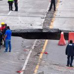 Dos personas fallecieron tras ser tragadas por un socavón en el centro de México