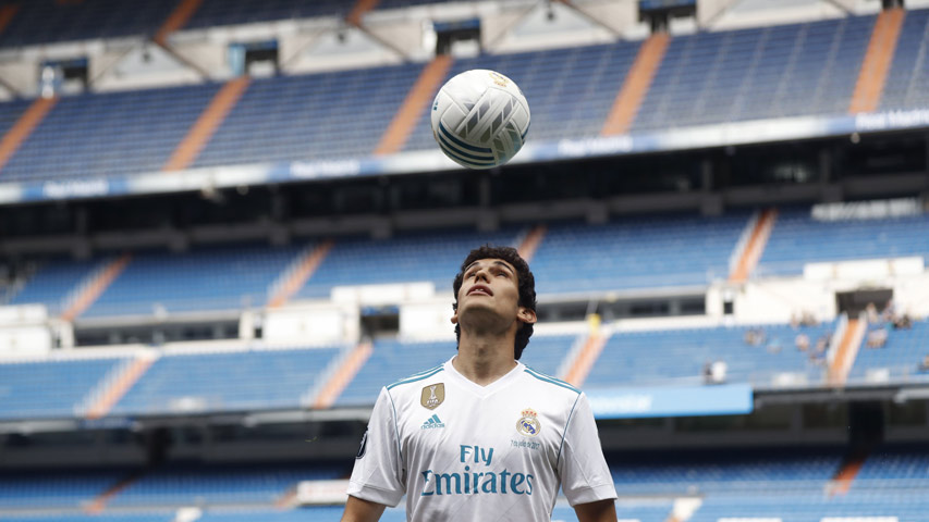 Jesús Vallejo fue presentado como nuevo jugador del Real Madrid