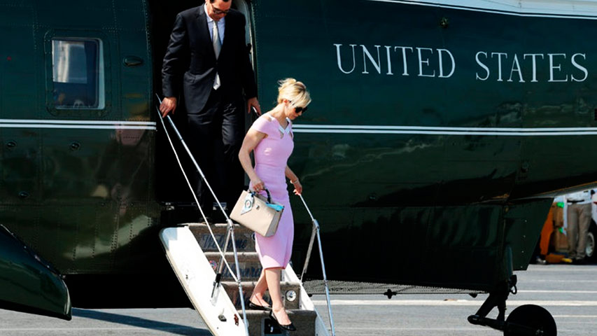 Mujer de secretario del Tesoro es blanco de críticas por alardear lujosas marcas