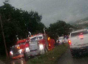 Camiones accidentados provocaron fuerte tráfico en la en Vía Centenario