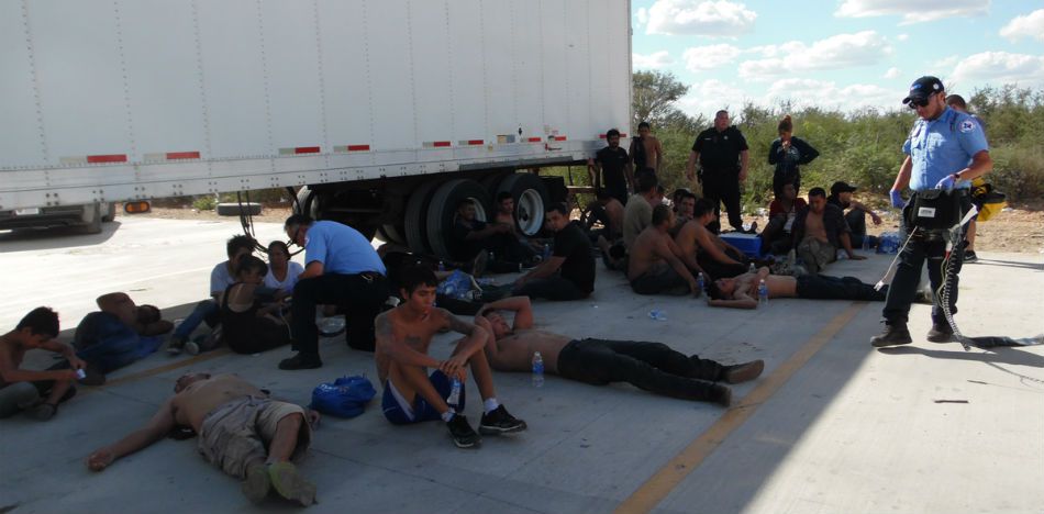 Hallan nuevo tráiler con 23 inmigrantes indocumentados en Texas