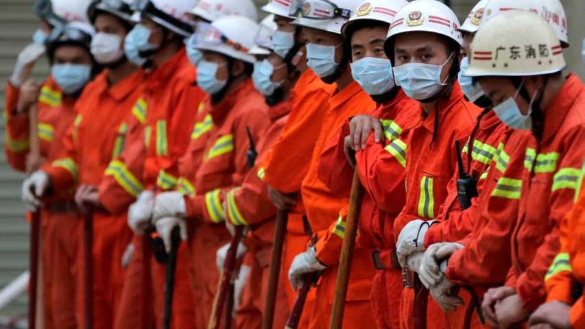 Nueve de los obreros atrapados bajo tierra en China continuan con vida