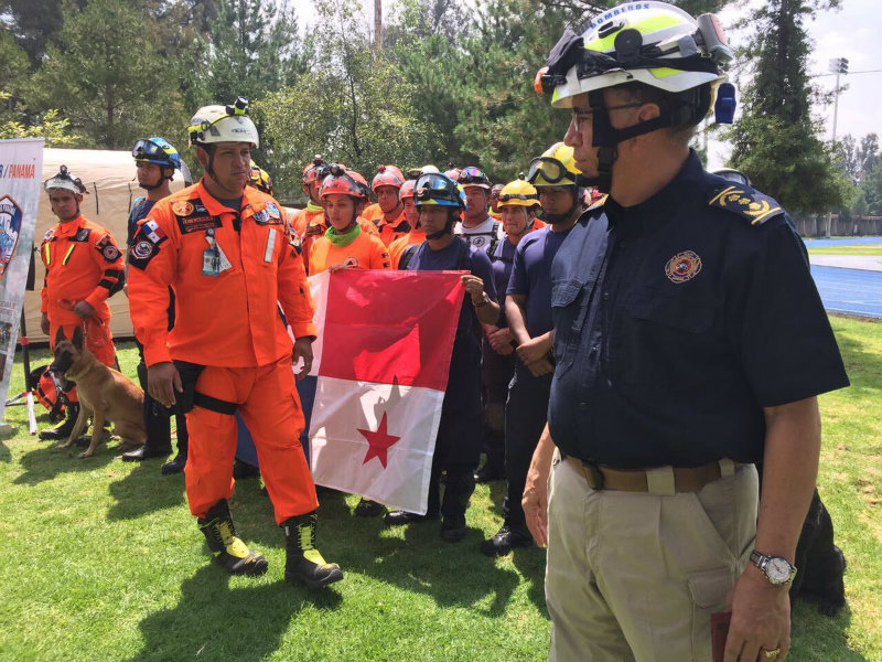 Rescatistas panameños recibieron reconocimiento en México