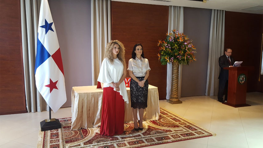 Gobierno panameño condecoró a Erika Ender