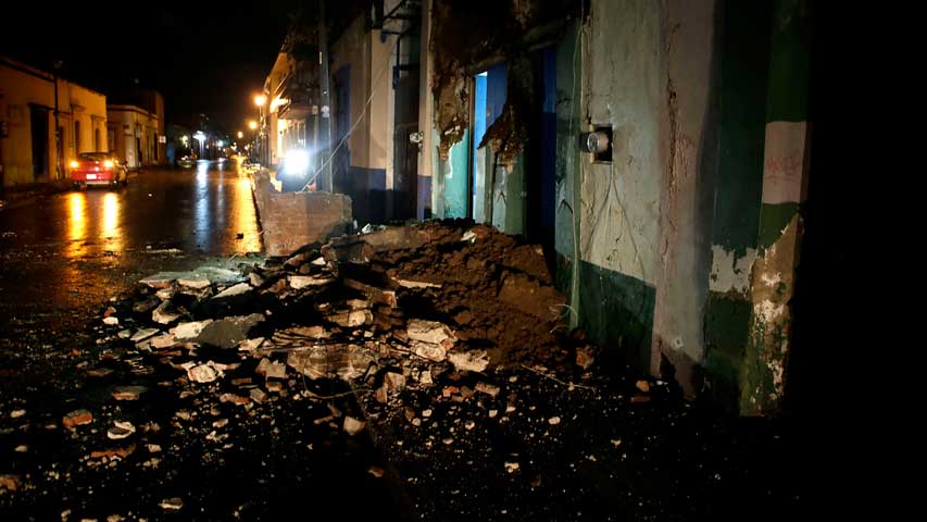 Terremoto en México dejó al menos 15 muertos