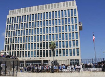 Estados Unidos ordenó retirar a “más de la mitad” del personal de su embajada en Cuba