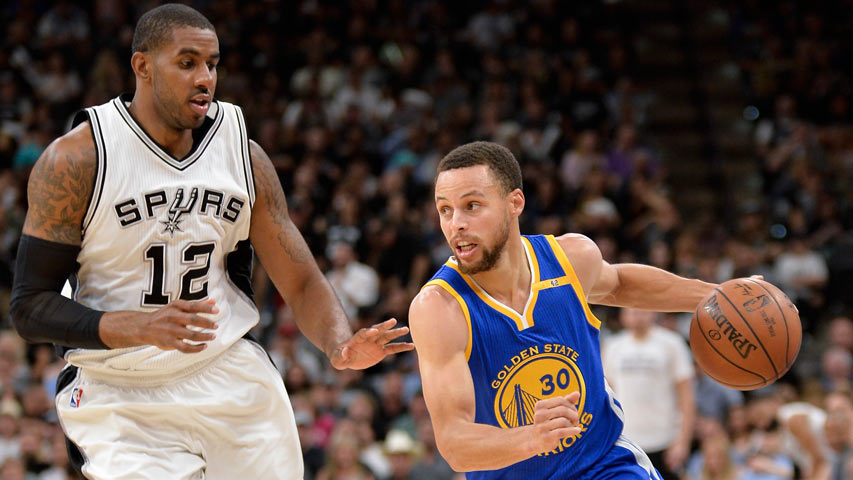 Curry fue multado con 50.000 dólares por lanzar protector bucal