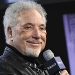 Tom Jones reveló que sufrió acoso sexual al principio de su carrera