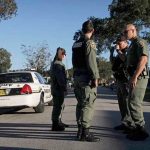 Policía de Tampa escolta a niños ante presunto asesino serial