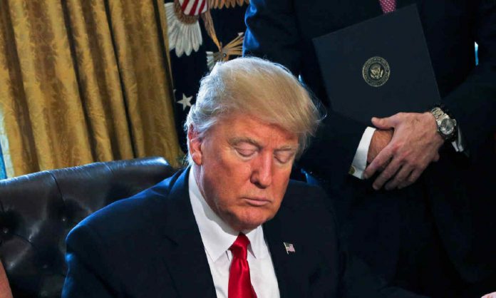 Trump advirtió que apoyo federal a Puerto Rico por huracán no puede ser eterno