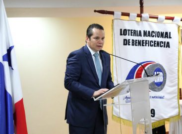 Renunció Efraín Medina, director de la Lotería Nacional