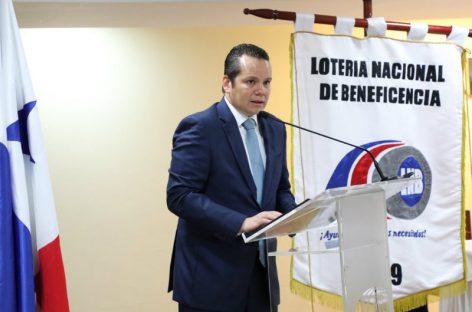 Renunció Efraín Medina, director de la Lotería Nacional