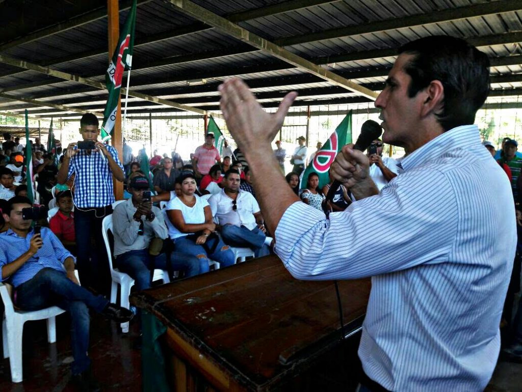 Rómulo Roux: «Hay que renovar el país»