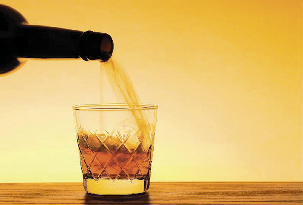 En Ecuador al menos 83 casos sospechosos de intoxicación por alcohol metílico