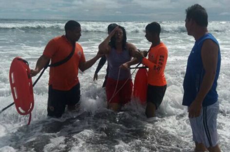 Rescataron a mujer de 42 años en playa de La Barqueta