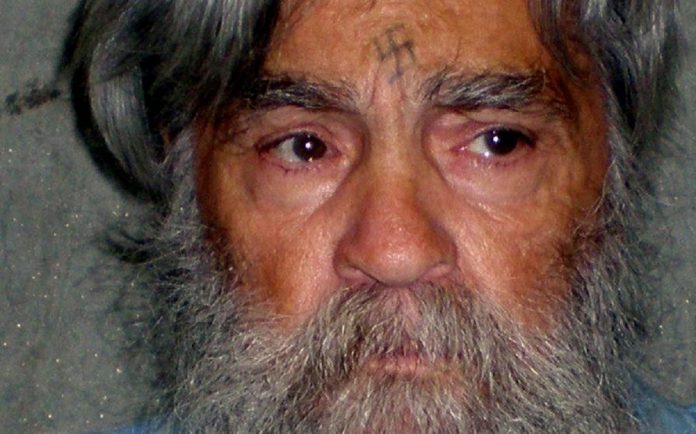 Murió el asesino en serie Charles Manson a los 83 años