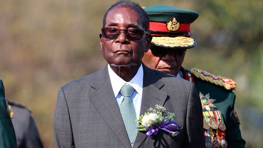 Mugabe presidió un acto en su primera aparición pública tras el golpe