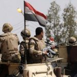 Mueren tres supuestos terroristas en redada policial en Egipto