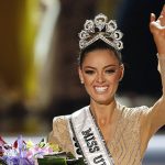 Sudafricana Nel-Peters da la quinta corona de Miss Universo a África