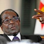 Mugabe aseguró que se encuentra “encerrado en su casa”