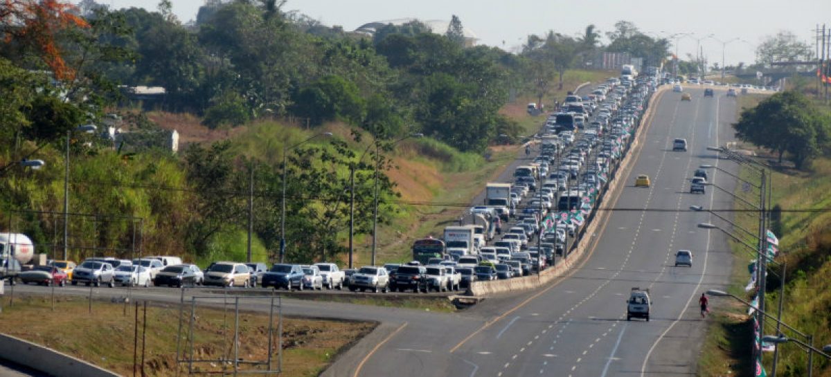 Más de 34 mil vehículos se han movilizado al interior del país
