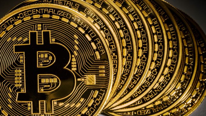 Piratas cibernéticos roban 70 millones de dólares en bitcoins